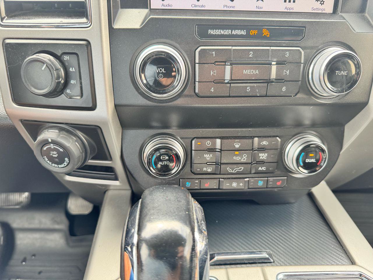 Used 2019 Ford F150 Lariat w/ Equipment Group 502A Luxury AWD/4WD image 21