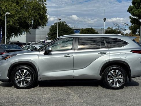Certified 2023 Toyota Highlander XLE image 6