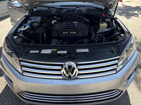 Used 2016 Volkswagen Touareg Sport image 35