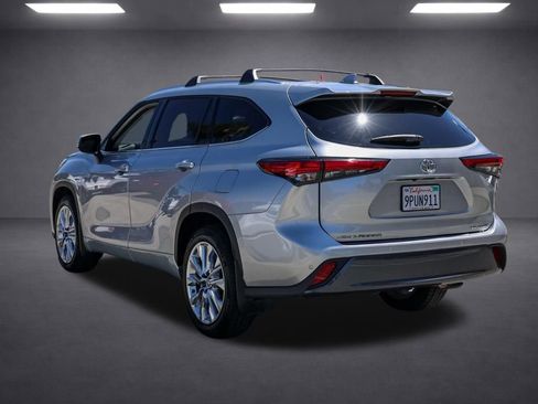 Used 2023 Toyota Highlander Limited FWD image 6
