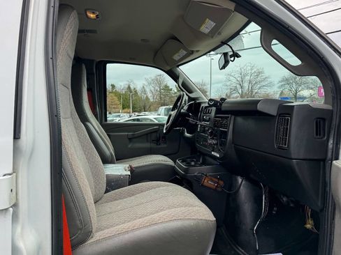 Used 2018 Chevrolet Express 2500 w/ Driver Convenience Package RWD image 10