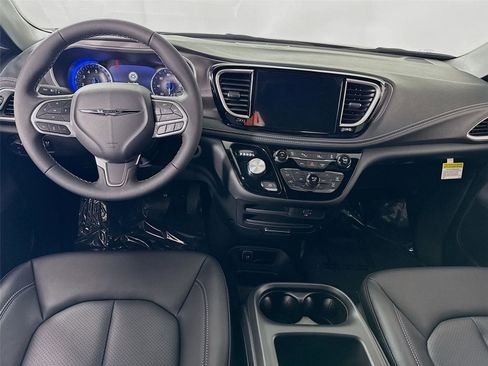 New 2026 Chrysler Pacifica Select FWD image 2