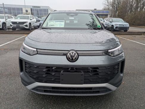 New 2026 Volkswagen Tiguan SE image 9