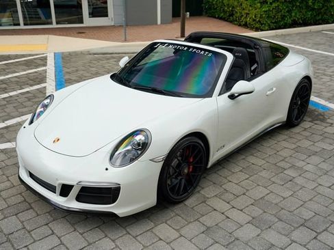 Used 2018 Porsche 911 Targa 4 GTS AWD/4WD image 10