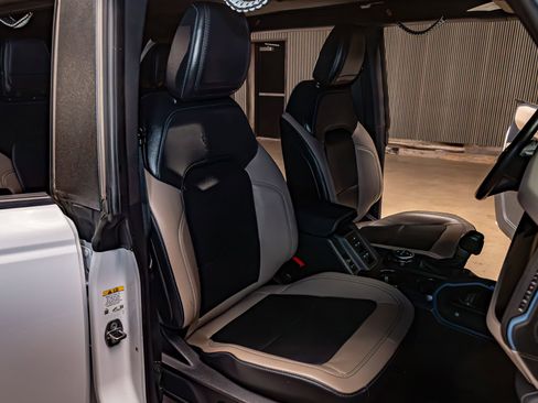 Used 2023 Ford Bronco Wildtrak image 28