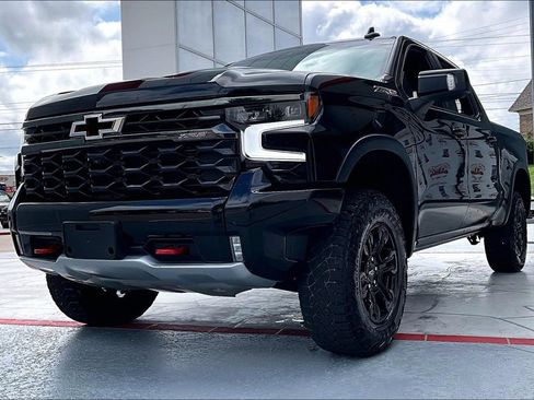 Used 2022 Chevrolet Silverado 1500 ZR2 w/ Technology Package AWD/4WD image 38