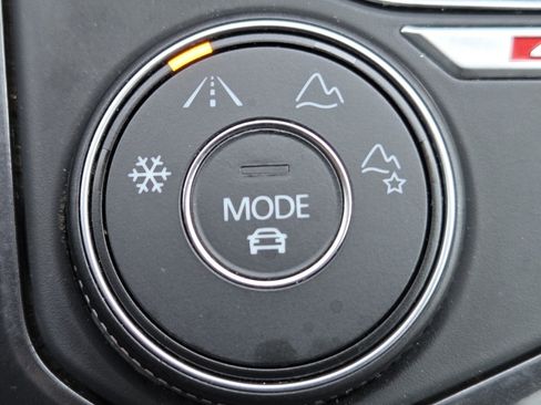 Used 2018 Volkswagen Tiguan SEL AWD/4WD image 9