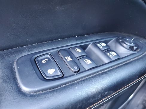 Used 2019 Jeep Compass Latitude FWD image 24