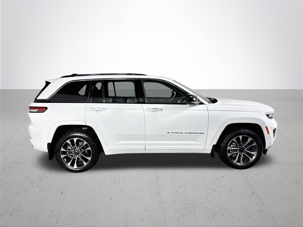 Used 2023 Jeep Grand Cherokee Overland w/ Advanced Protech Group III AWD/4WD image 5