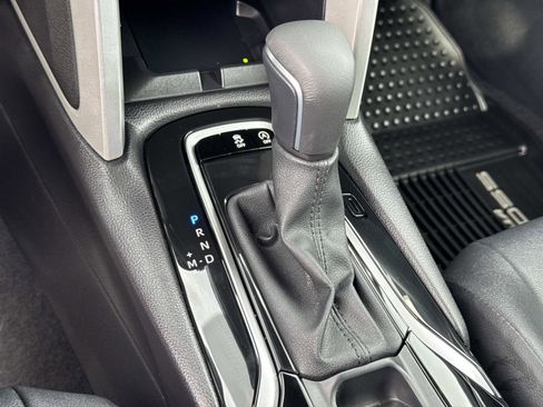 Used 2025 Toyota Corolla Cross XLE image 16