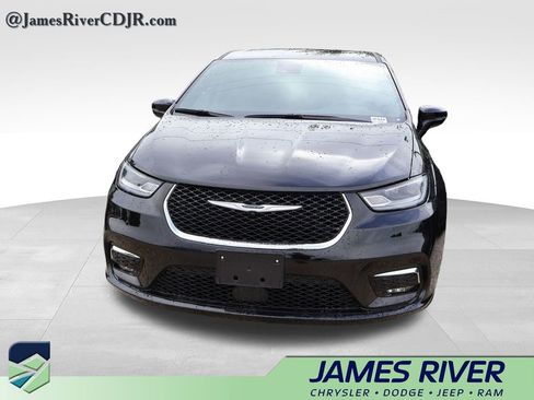 Used 2025 Chrysler Pacifica Select FWD image 4