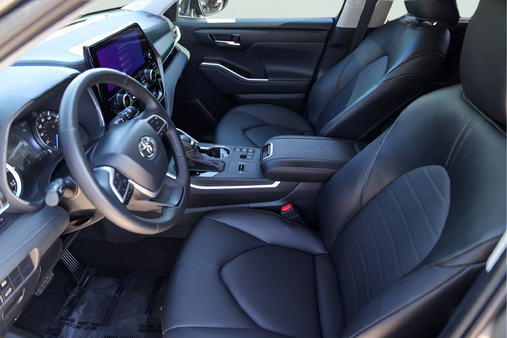 Used 2026 Toyota Highlander XLE AWD/4WD image 11