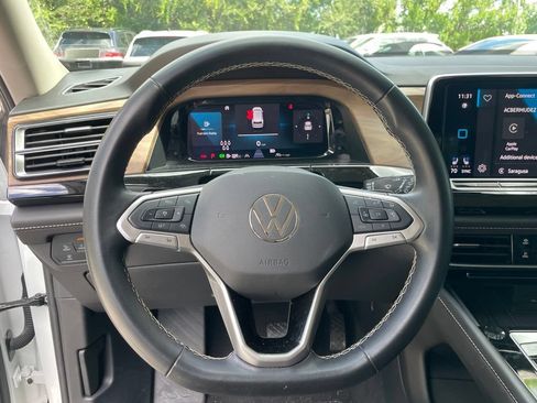 Used 2025 Volkswagen Atlas SE FWD image 12