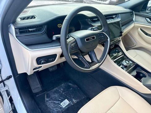 New 2026 Jeep Grand Cherokee Limited w/ Luxury Tech Group II AWD/4WD image 9
