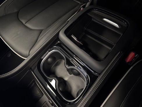 New 2026 Chrysler Pacifica Limited w/ Uconnect Theater Family Group image 24