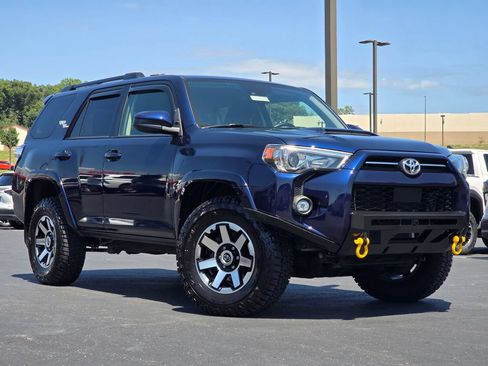 Used 2022 Toyota 4Runner TRD Off-Road AWD/4WD image 2