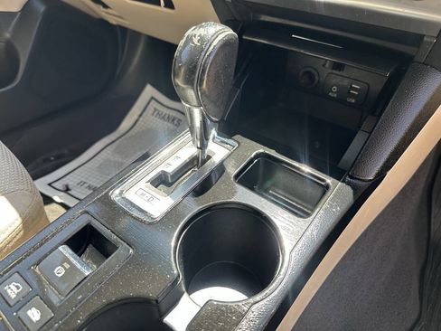 Used 2017 Subaru Outback 2.5i Premium image 23