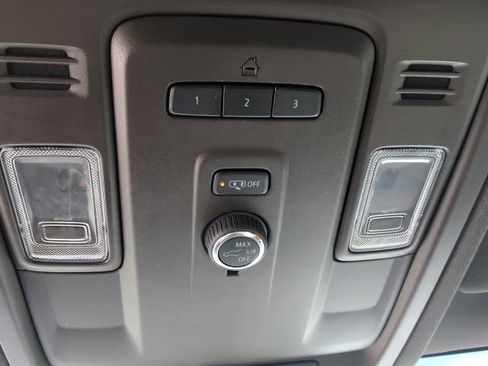 Used 2022 Chevrolet Suburban LT AWD/4WD image 22