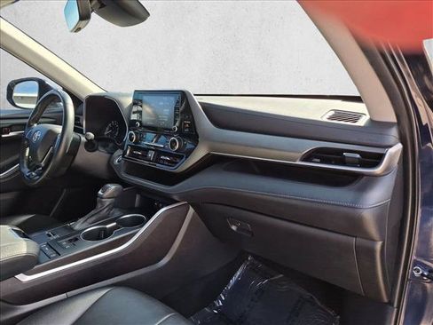 Used 2021 Toyota Highlander XLE FWD image 22