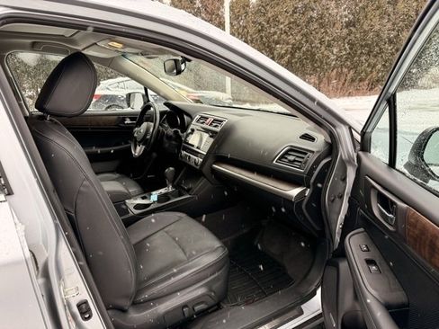 Used 2016 Subaru Outback 3.6R Limited image 16