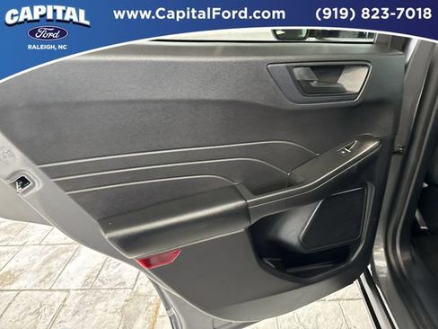 Certified 2022 Ford Escape SE w/ Convenience Package FWD image 17
