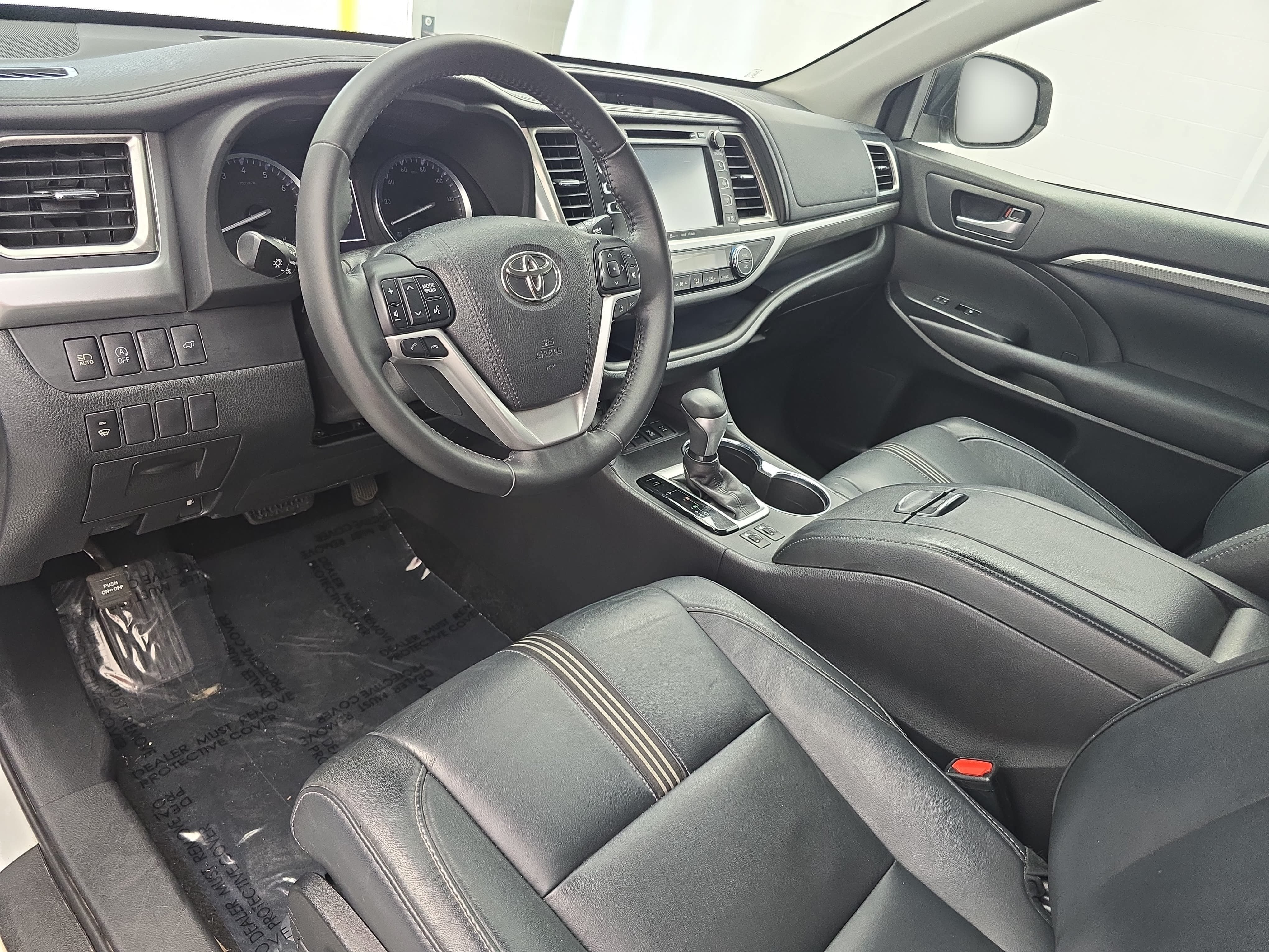 Used 2017 Toyota Highlander SE AWD/4WD image 17