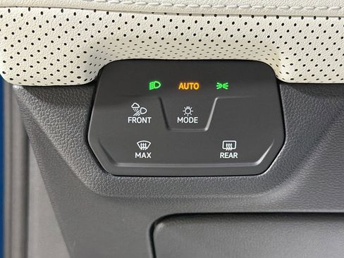 Used 2025 Volkswagen Atlas Cross Sport SEL Premium R-Line image 35