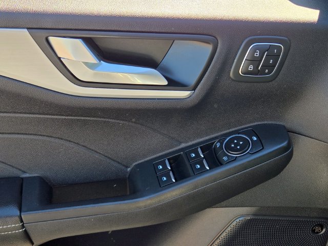 Used 2023 Ford Escape Platinum w/ Premium Technology Package AWD/4WD image 17