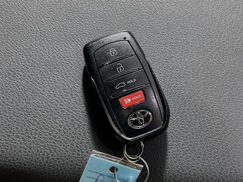 Used 2025 Toyota Camry SE w/ Convenience Package image 36