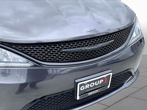 Used 2018 Chrysler Pacifica Limited w/ S Appearance Package FWD image 29