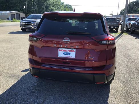 Used 2024 Nissan Rogue SV FWD image 10