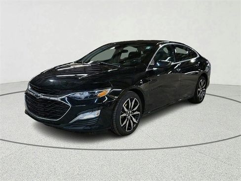 Used 2022 Chevrolet Malibu RS image 2