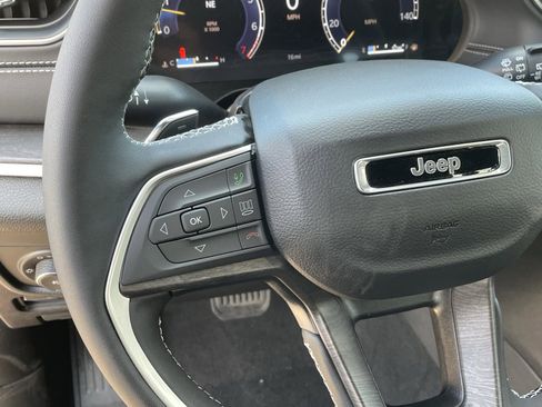 New 2025 Jeep Grand Cherokee Limited w/ Black Appearance Package image 23