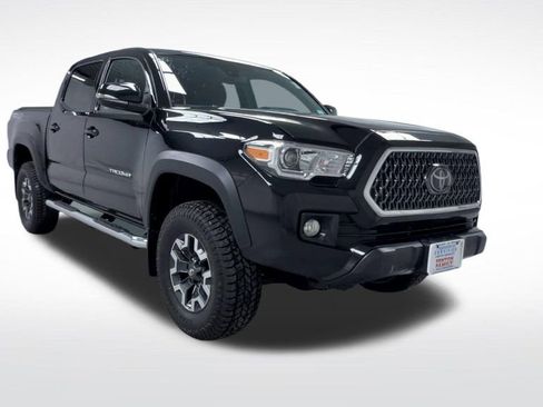 Used 2018 Toyota Tacoma TRD Off-Road w/ Technology Package AWD/4WD image 2