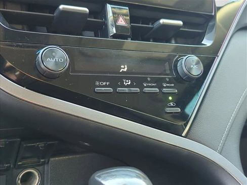 Used 2021 Toyota Camry SE FWD image 19