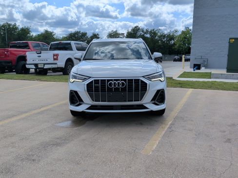 Certified 2023 Audi Q3 2.0T Premium w/ Convenience Package AWD/4WD image 3