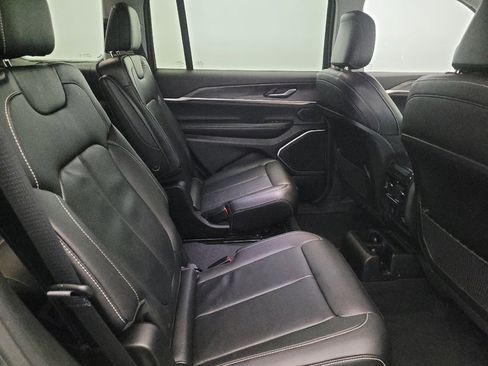 Used 2023 Jeep Grand Cherokee L Limited image 19