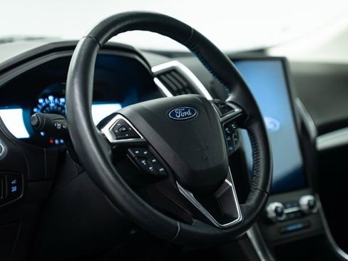 Used 2024 Ford Edge Titanium image 11