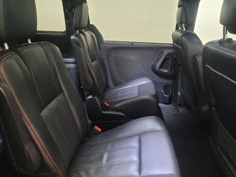 Used 2019 Dodge Grand Caravan GT FWD image 19