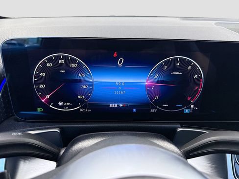 Used 2025 Mercedes-Benz GLB 250 image 34