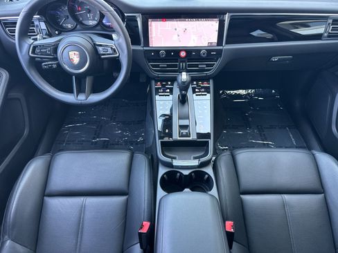 Certified 2026 Porsche Macan AWD/4WD image 6