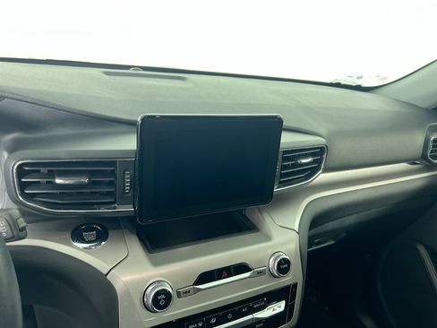Used 2021 Ford Explorer XLT w/ Equipment Group 202A RWD image 25