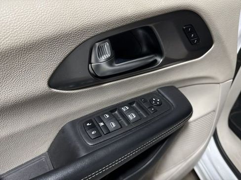 Used 2023 Chrysler Pacifica Touring-L FWD image 20