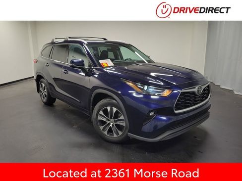 Used 2022 Toyota Highlander XLE image 1