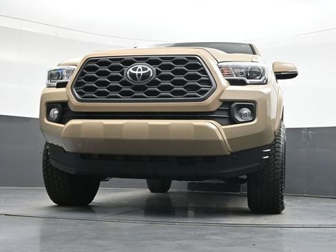 Used 2020 Toyota Tacoma TRD Sport AWD/4WD image 34