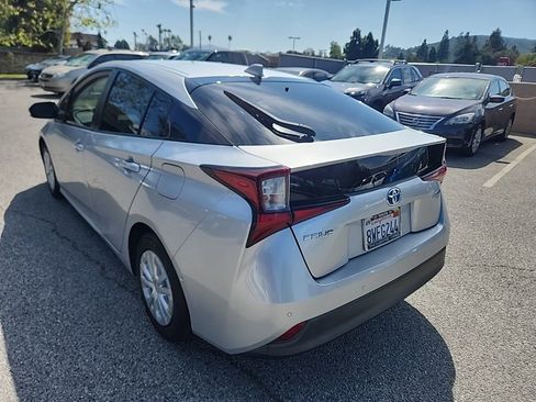 Used 2021 Toyota Prius LE image 3