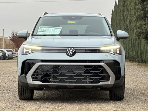 New 2026 Volkswagen Taos SEL image 9