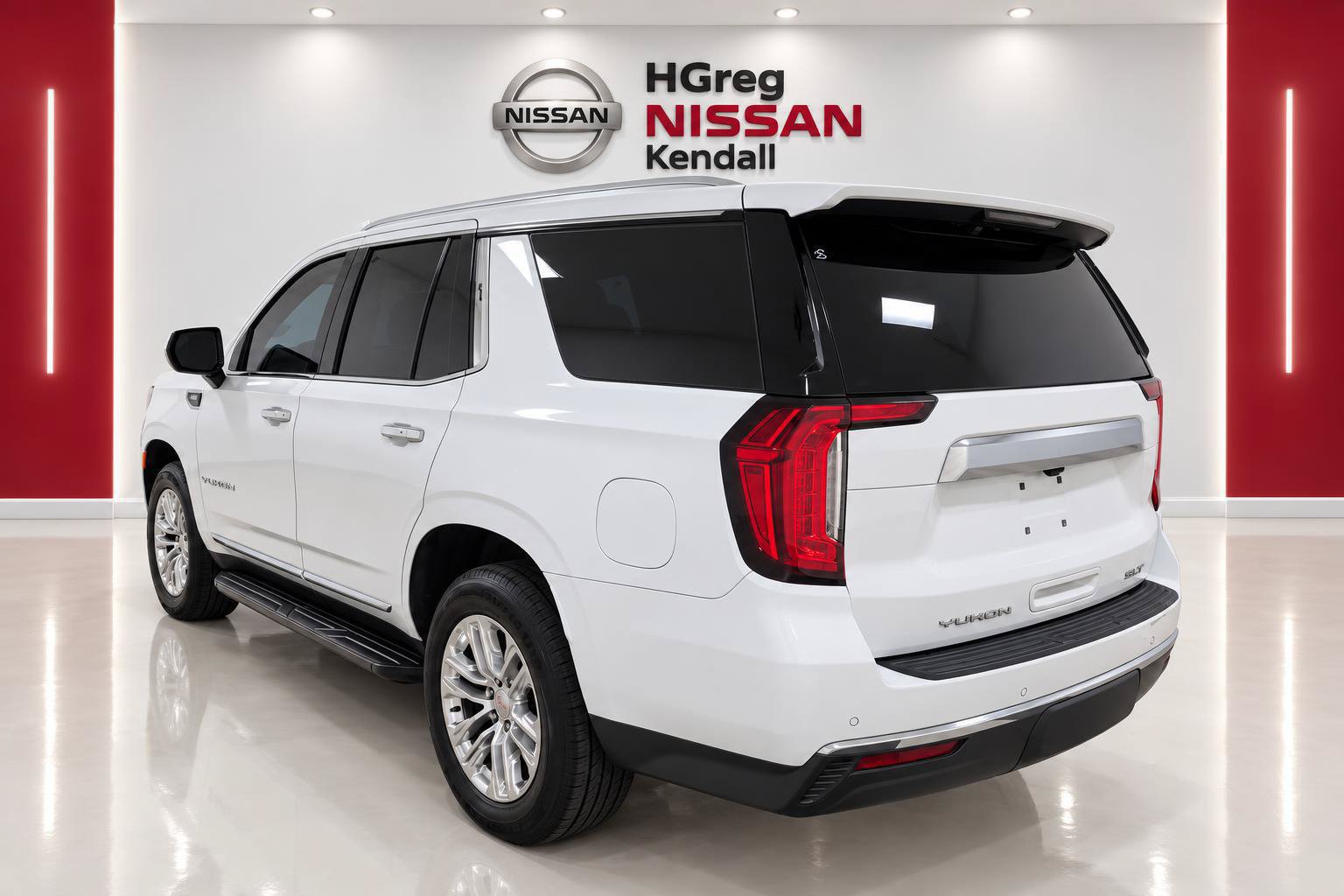 Used 2021 GMC Yukon SLT AWD/4WD image 2