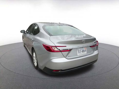 Used 2025 Toyota Camry LE image 11