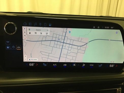 Used 2025 Chevrolet Traverse LT image 22